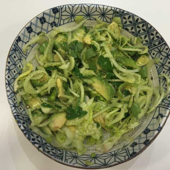 Recette du mois : salade verte et blanche avocat et fenouil